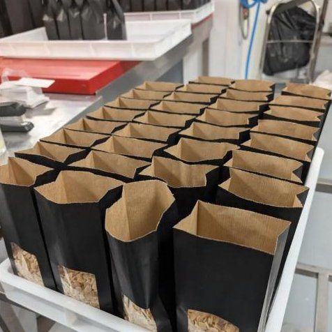 Sachets Arvi'Pâtes en cours de remplissage dans la fabrique de Verchaix